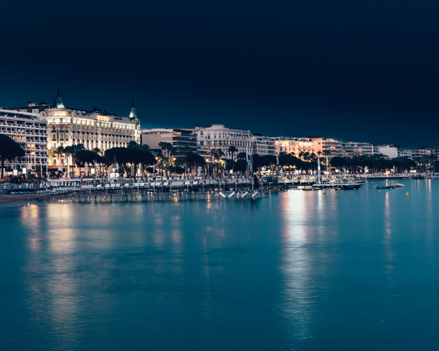 Boulevard de La Croisette de nuit